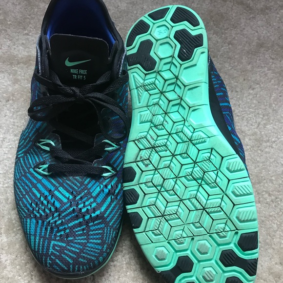 Women’s Nike Sneakers - Picture 5 of 6